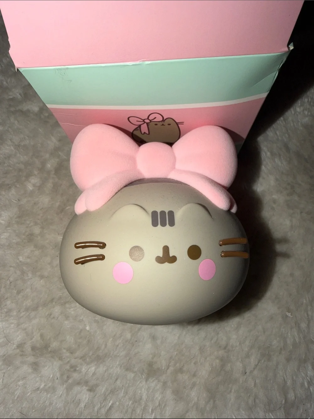 Pusheen Pink & Cream Pusheen Ribbon Bow Vinyl Figurine